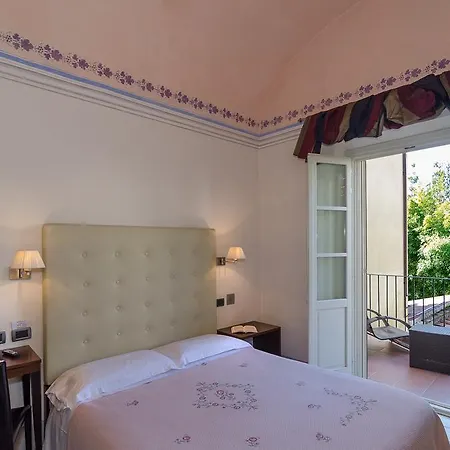 Отель Novecento 3*